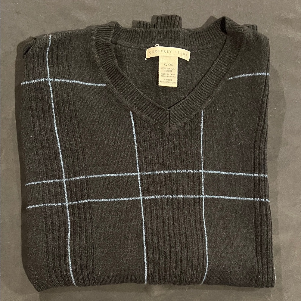 Geoffrey Beene Men’s XL V-Neck Sweater. Navy Blue with Carolina Blue Accents